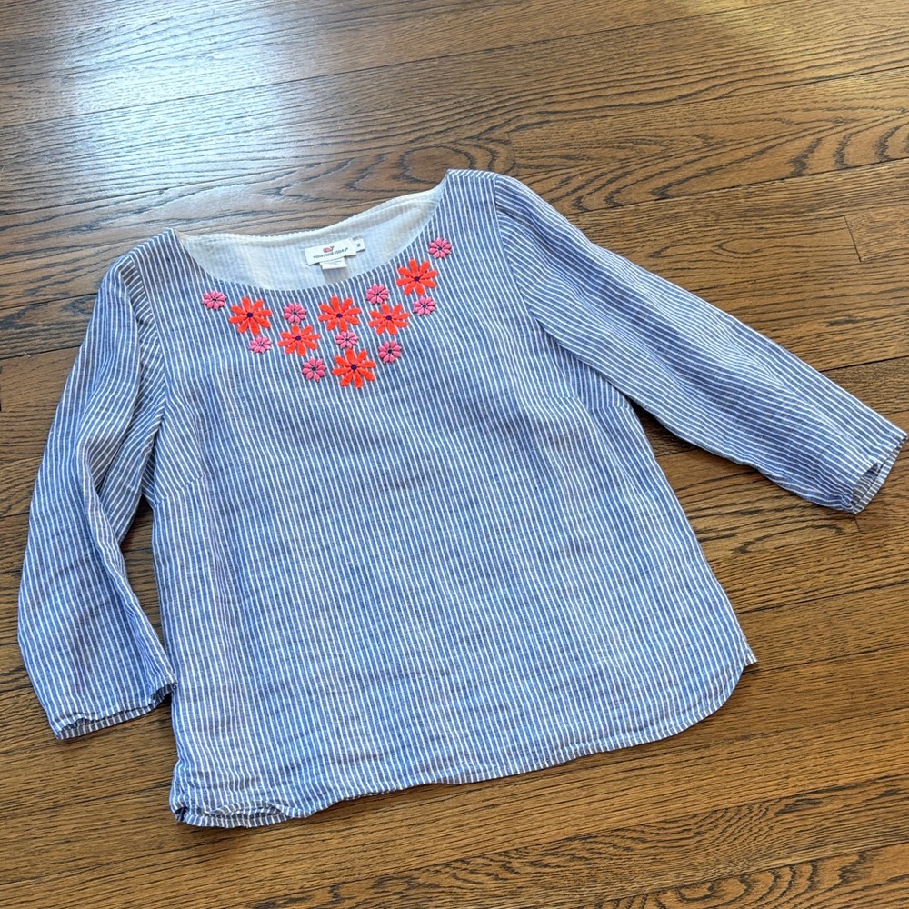 Vineyard Vines linen  Blue Stripe Floral Embroidered Top, 10
